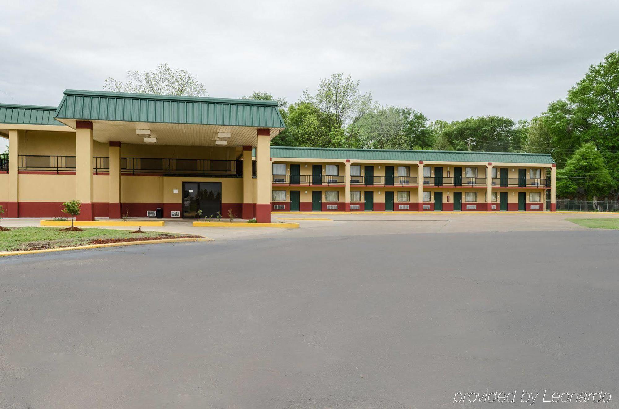 Rodeway Inn Indianola Exterior photo