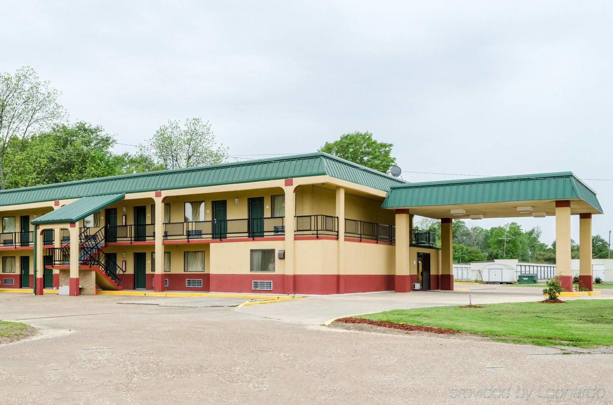 Rodeway Inn Indianola Exterior photo