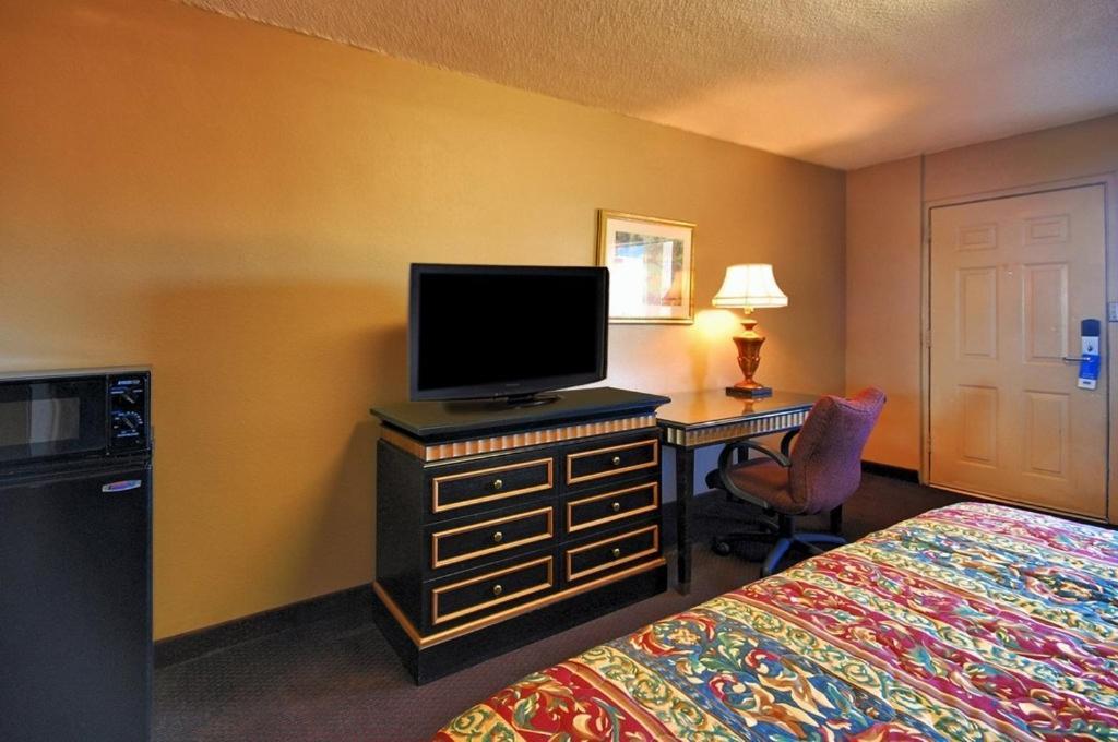 Rodeway Inn Indianola Room photo