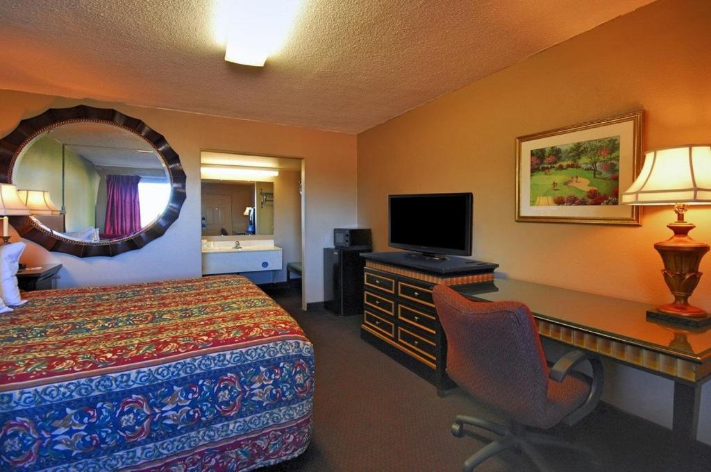 Rodeway Inn Indianola Room photo