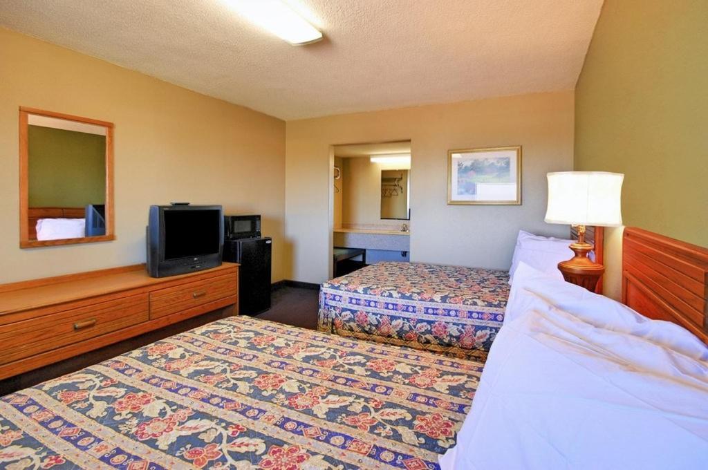 Rodeway Inn Indianola Room photo