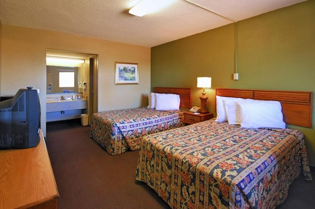 Rodeway Inn Indianola Room photo